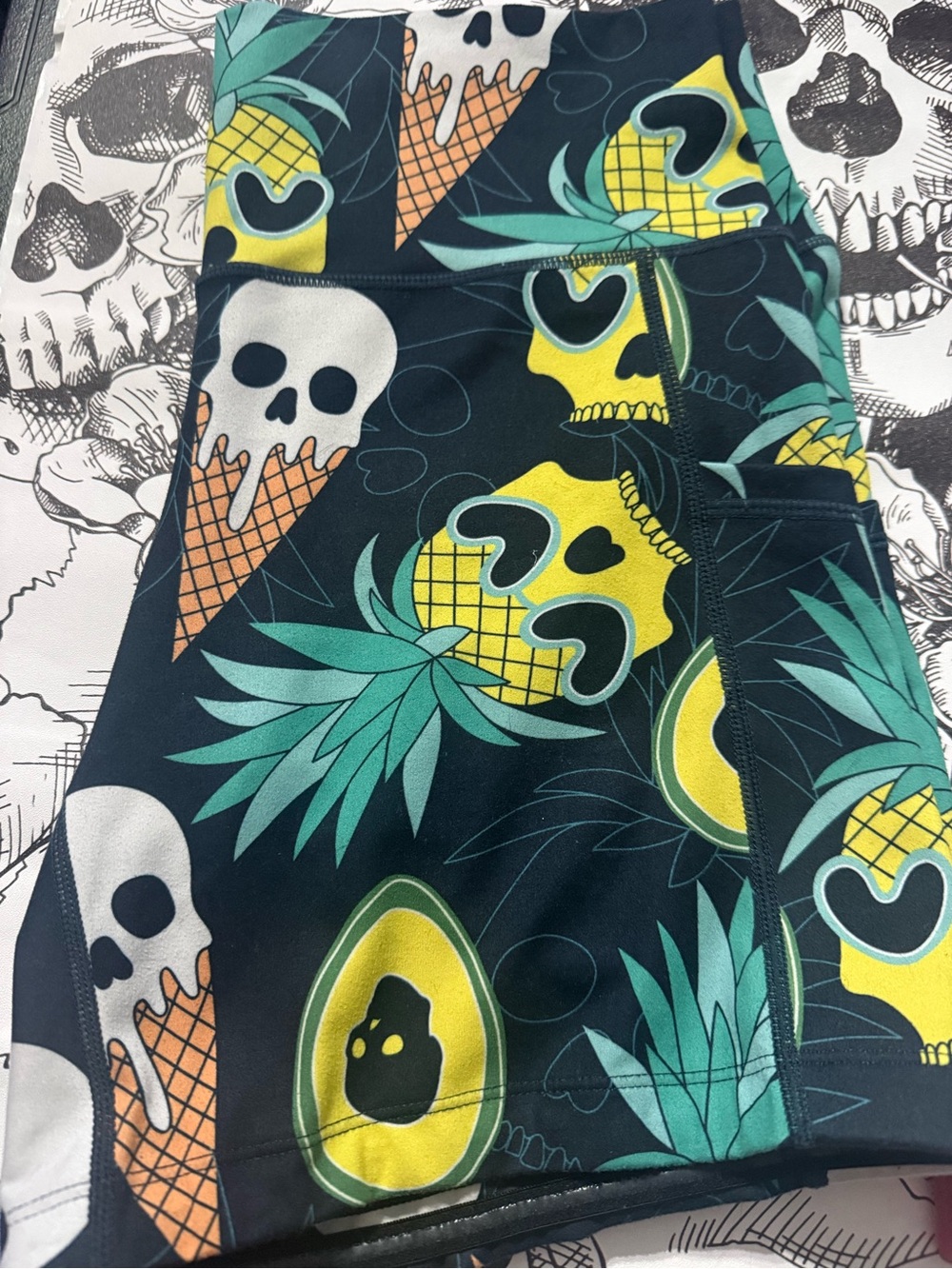 CVG Pineapple Skulls Med 5 inch